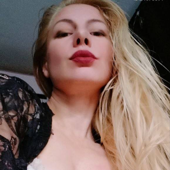 Lada from RU on SuperLive