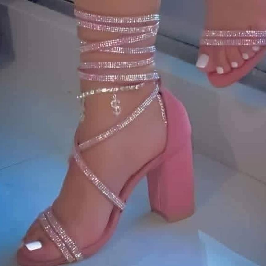 الملكه دينا وكلبها👑