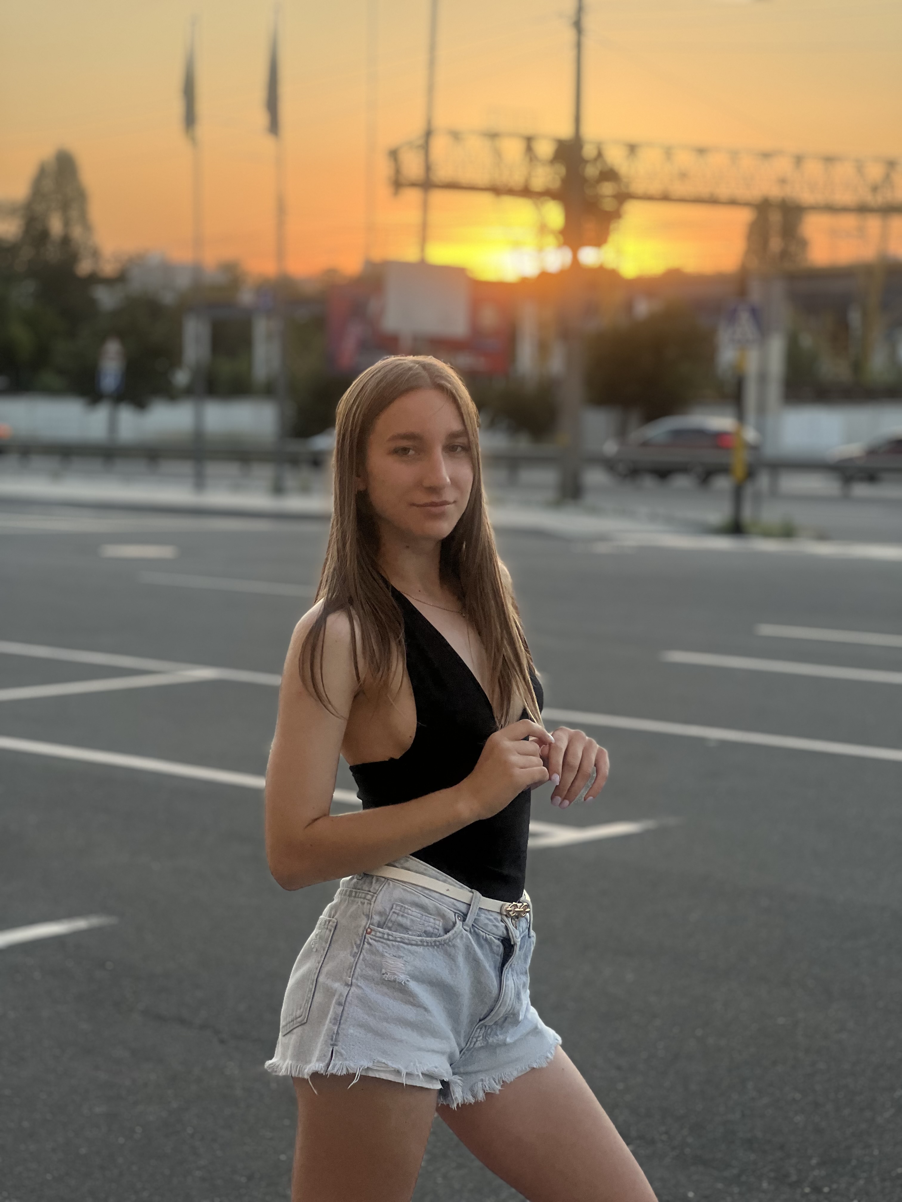 Julia from UA on SuperLive