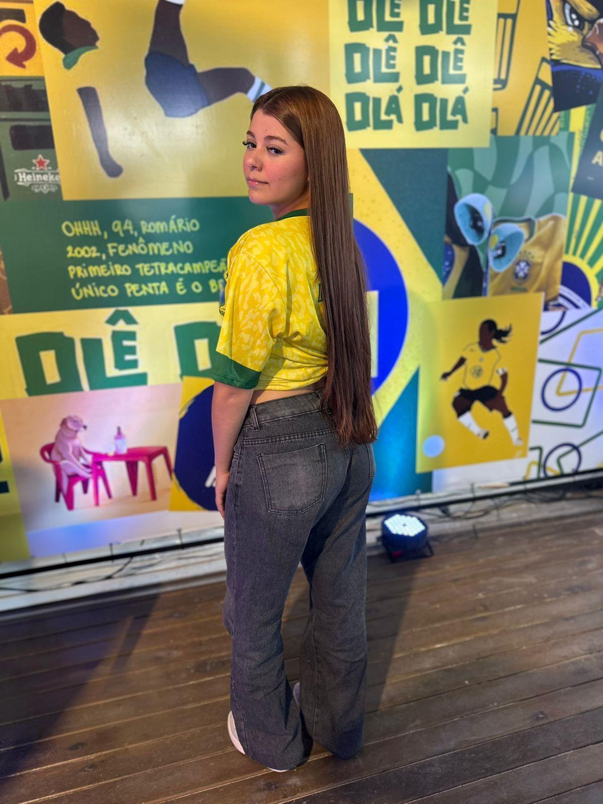Julsss_ from BR on SuperLive