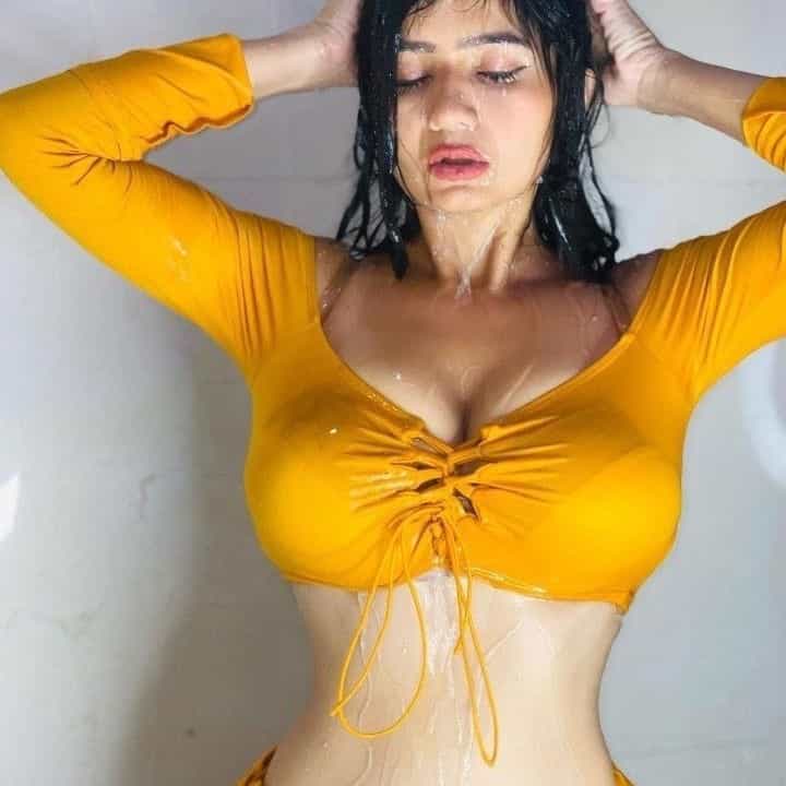 🧿Ruhi Roy 🧿