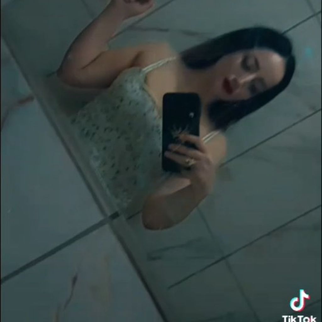 Esra from TR on Tango Live