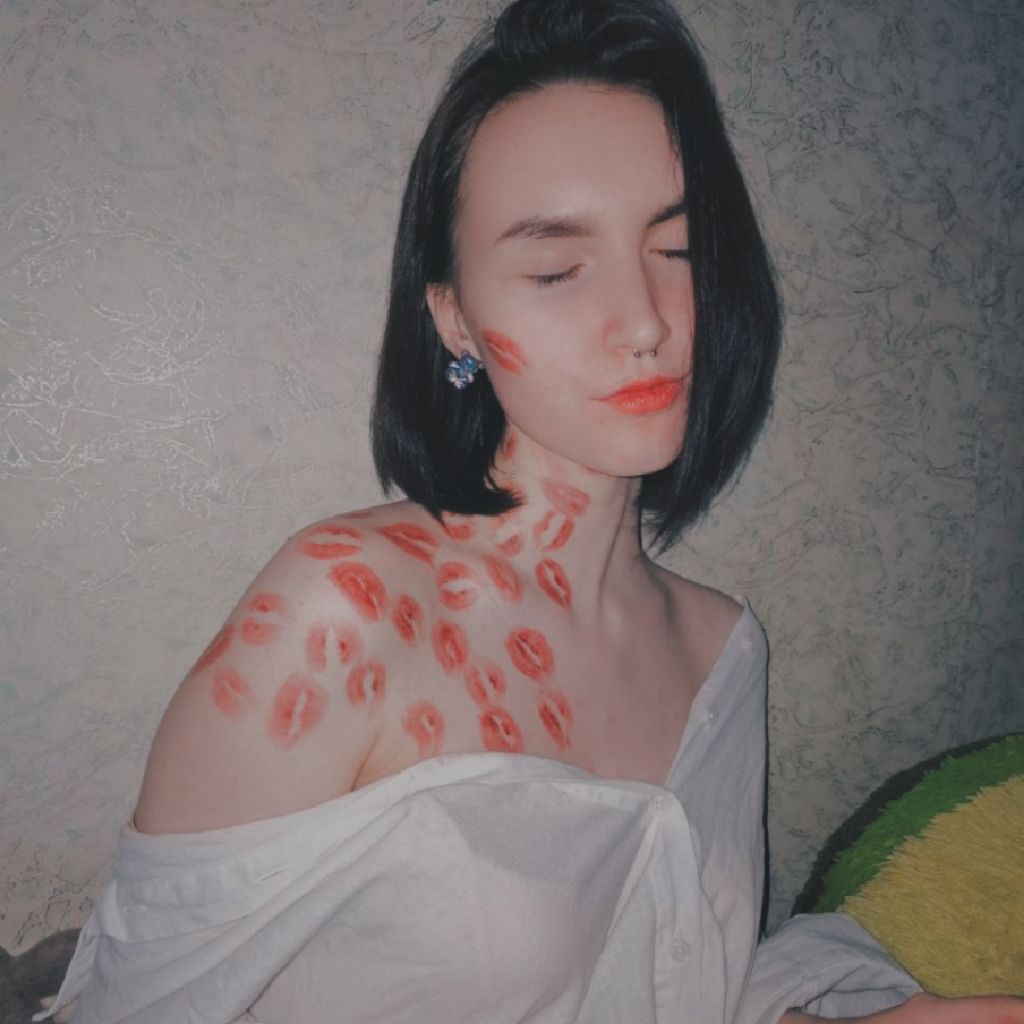 Kristall from RU on Tango Live