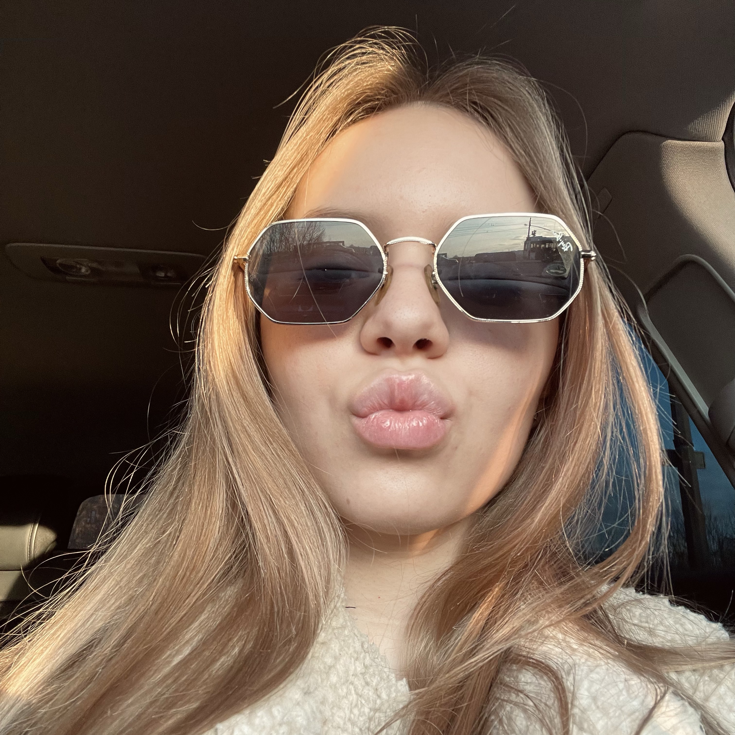 Vikulya🍓 from UA on Tango Live