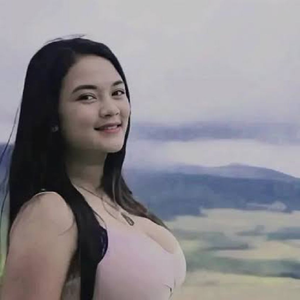 Jelita from ID on Tango Live