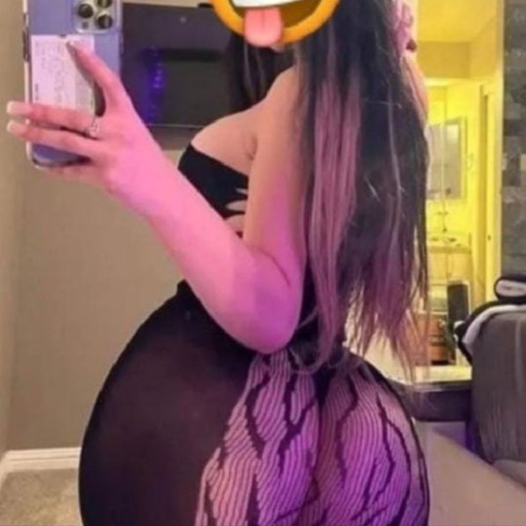 كامليا 💄👠💋🍑🍻 from MA on Tango Live