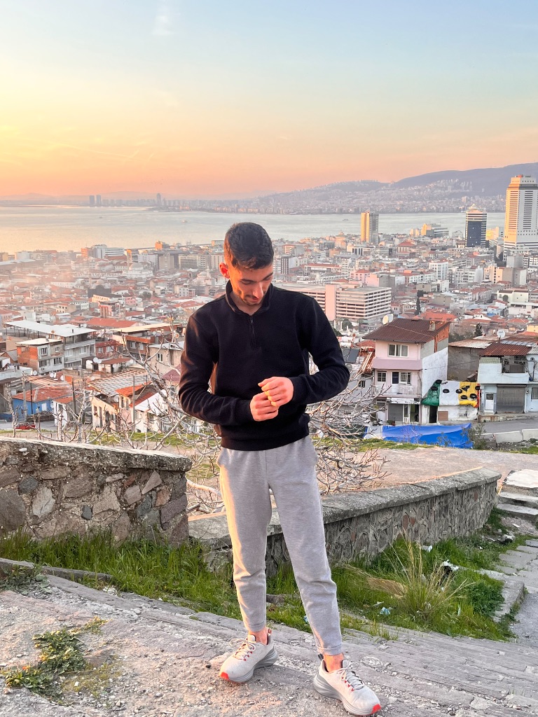 Bilimsiz35 from TR on Tango Live