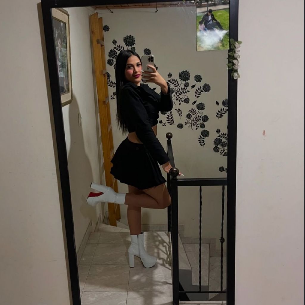 Fer🍒 from CO on Tango Live