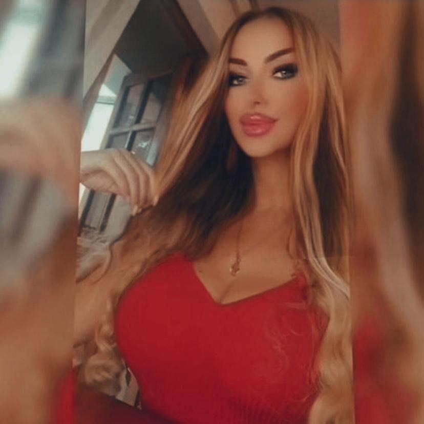 🖤 on Tango Live