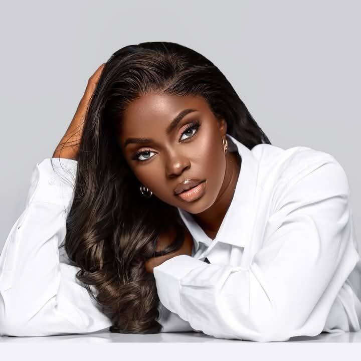 Queen Vee on Tango Live