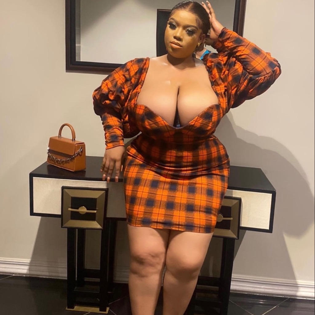 Thickness🥰💋 from US on Tango Live