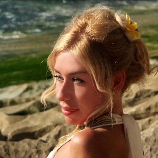 Lily Moon from US on Tango Live
