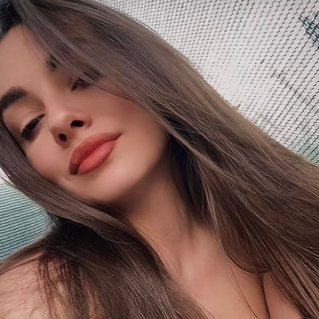 Kat2001 from UA on Tango Live