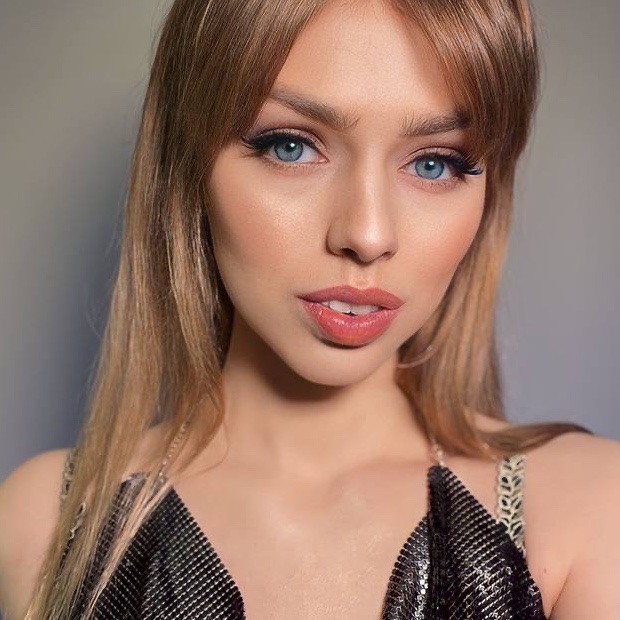 Exmodels from BY on Tango Live