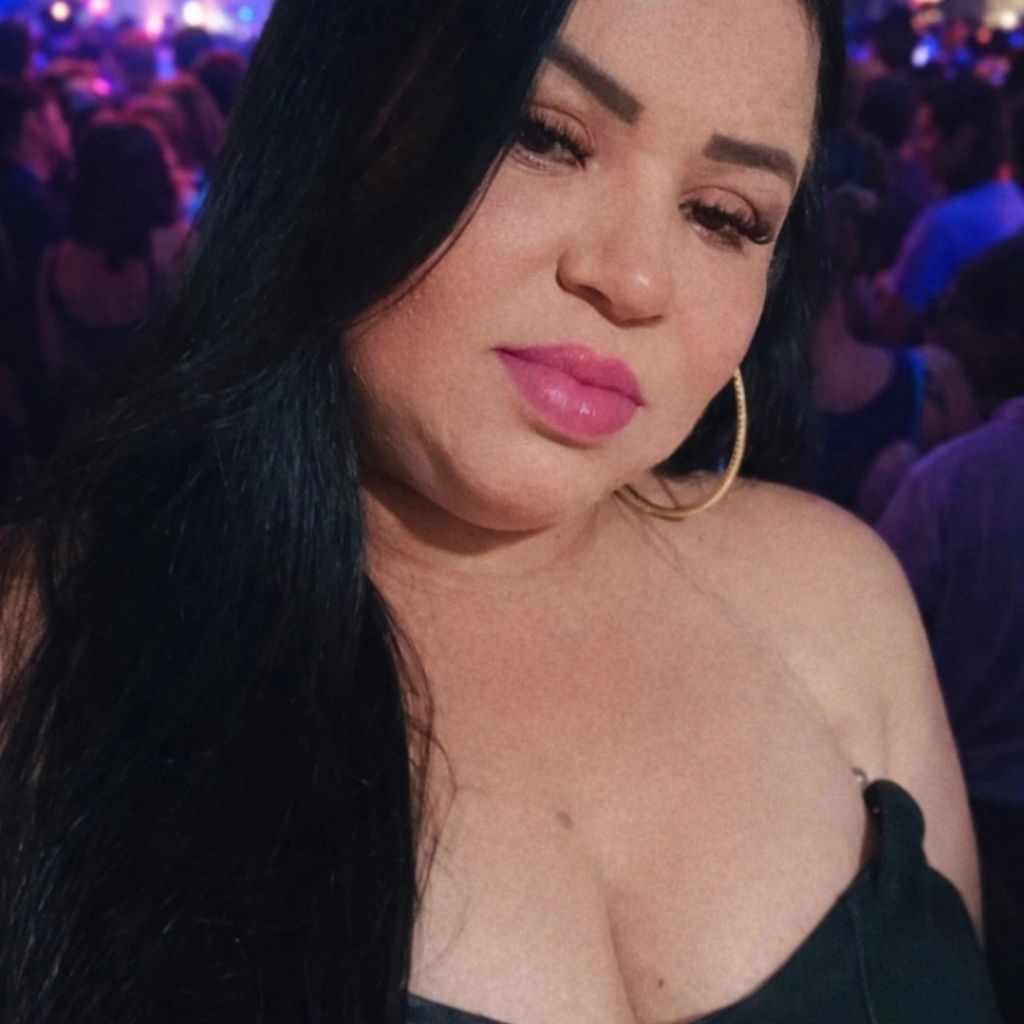 Fabricinha from BR on Tango Live
