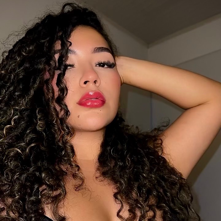 Rizos 💋👩🏼🦱 from CO on Tango Live