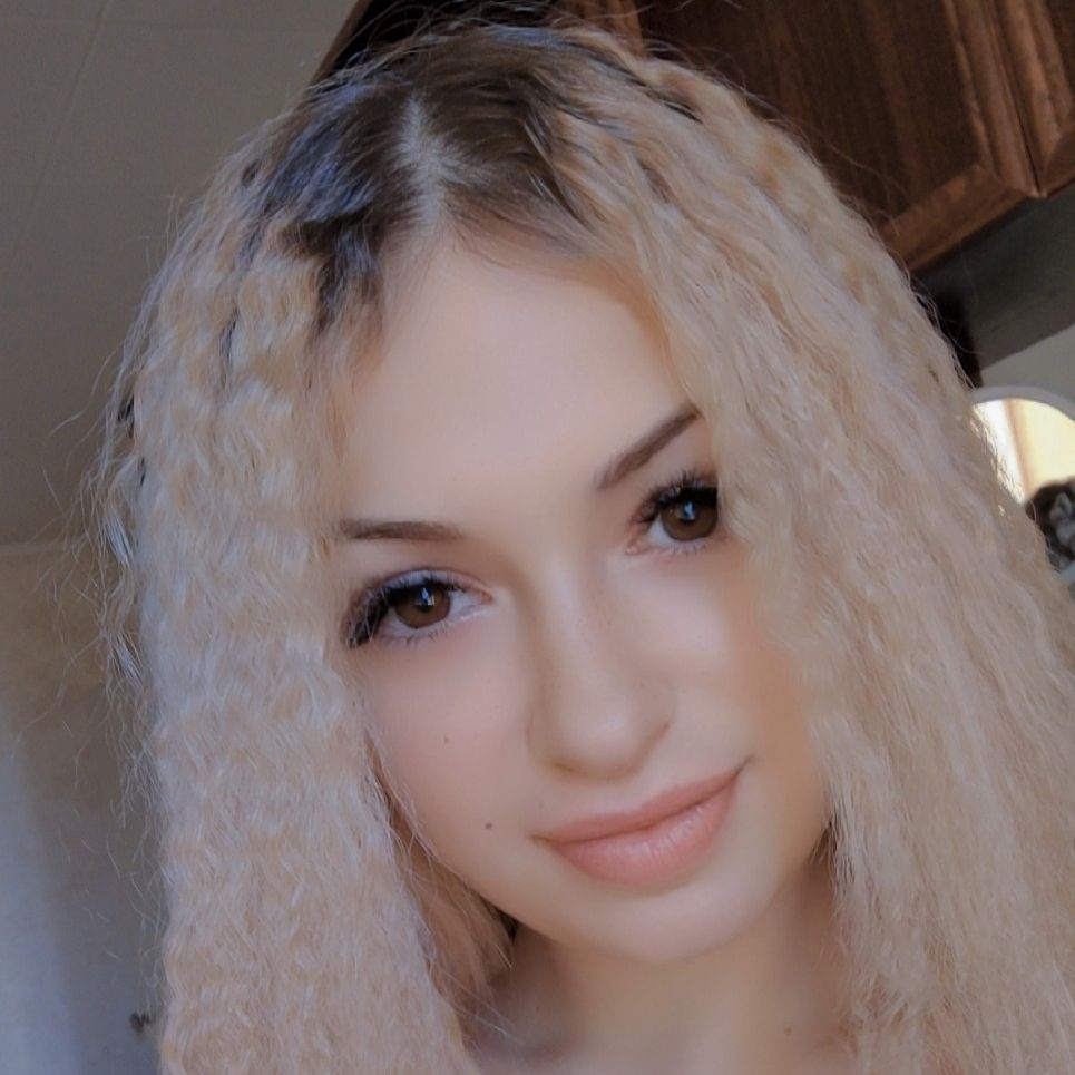 Vikki777 from UA on Tango Live