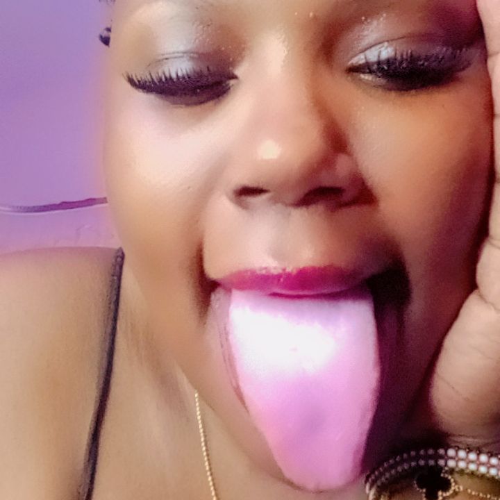 Cute face 🥰🥰 from KE on Tango Live