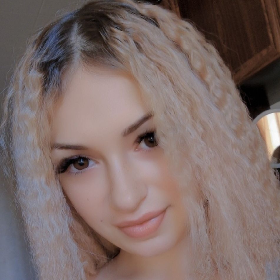 Leyla from UA on Tango Live