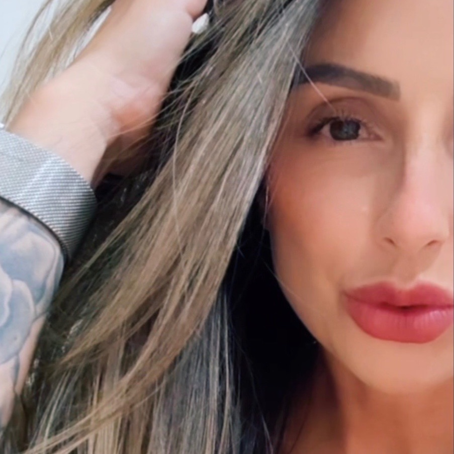 Leticia from BR on Tango Live