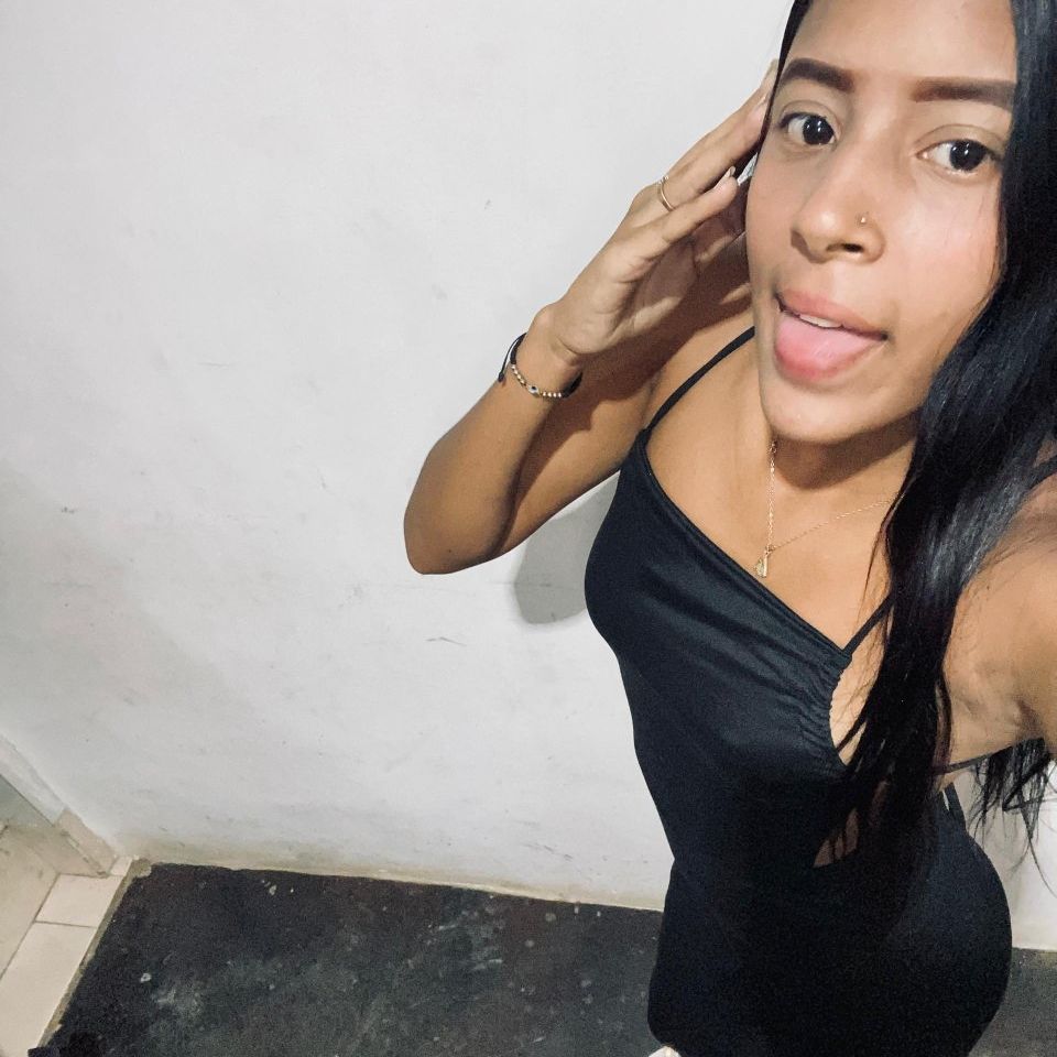 La morena linda 👸🏽 from VE on Tango Live