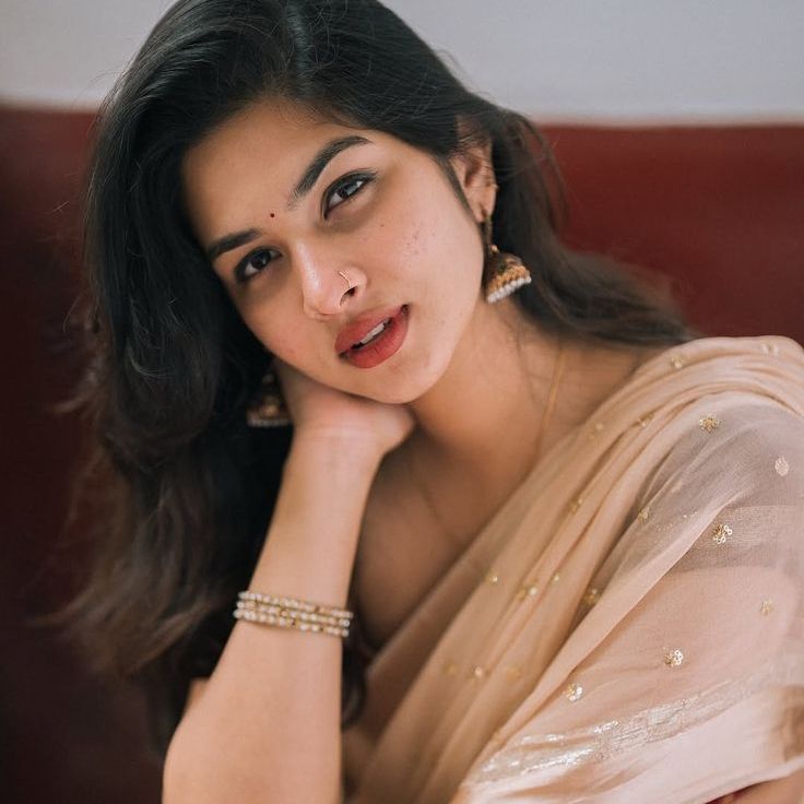 Tamil 🤍 Achuma 🦋 Queeny 👑 from IN on Tango Live