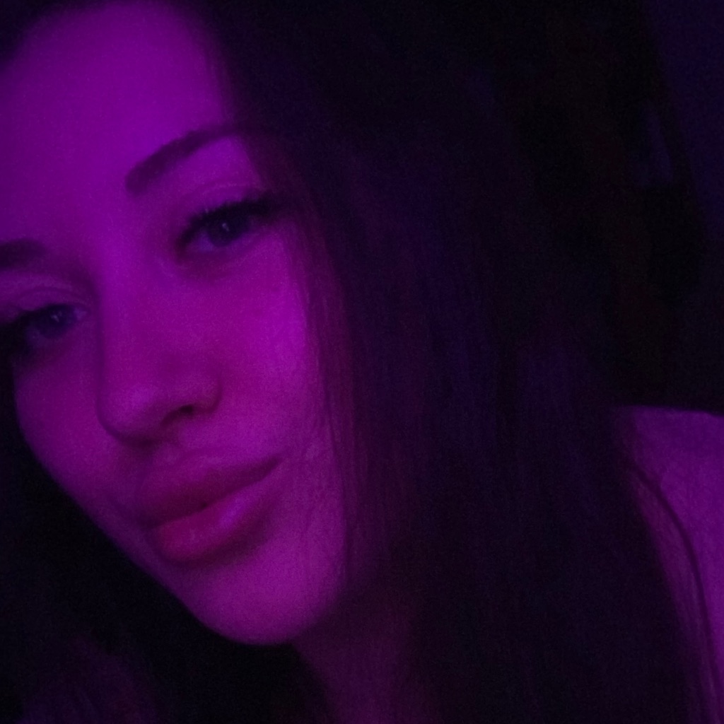 Julia from RU on Tango Live