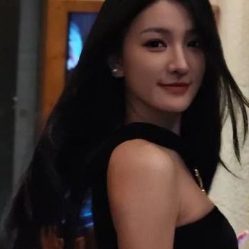 咿呀 from FR on Tango Live