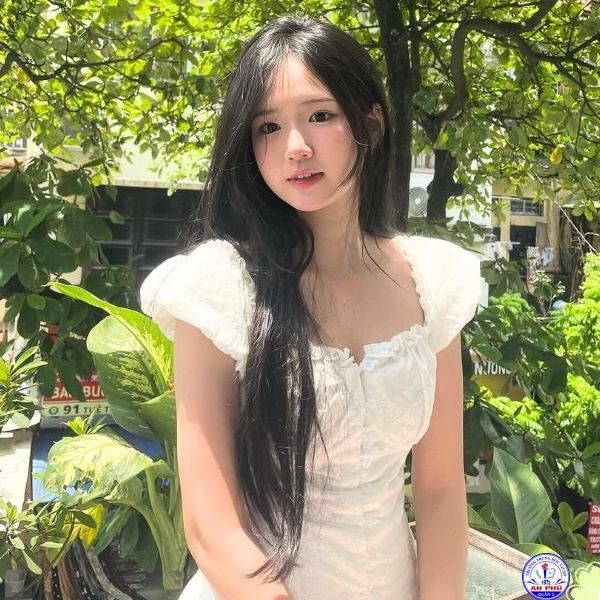 Su Li from VN on Tango Live