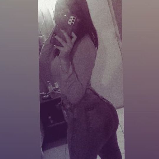 Mia 00 on Tango Live
