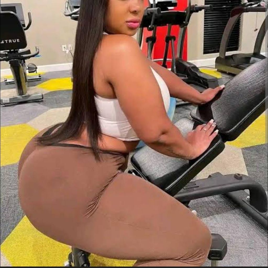 Bombshell🥵🍑 on Tango Live