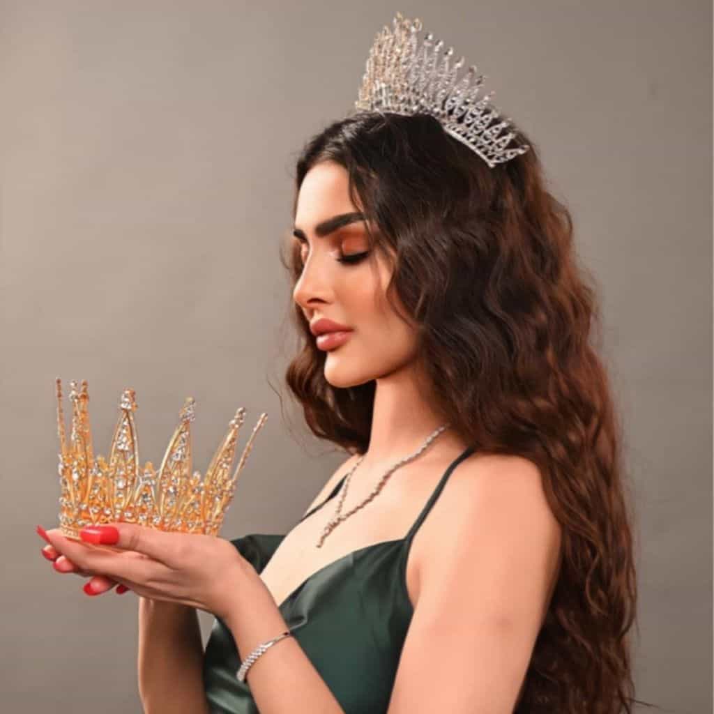 👑الملكة الشقراء👑