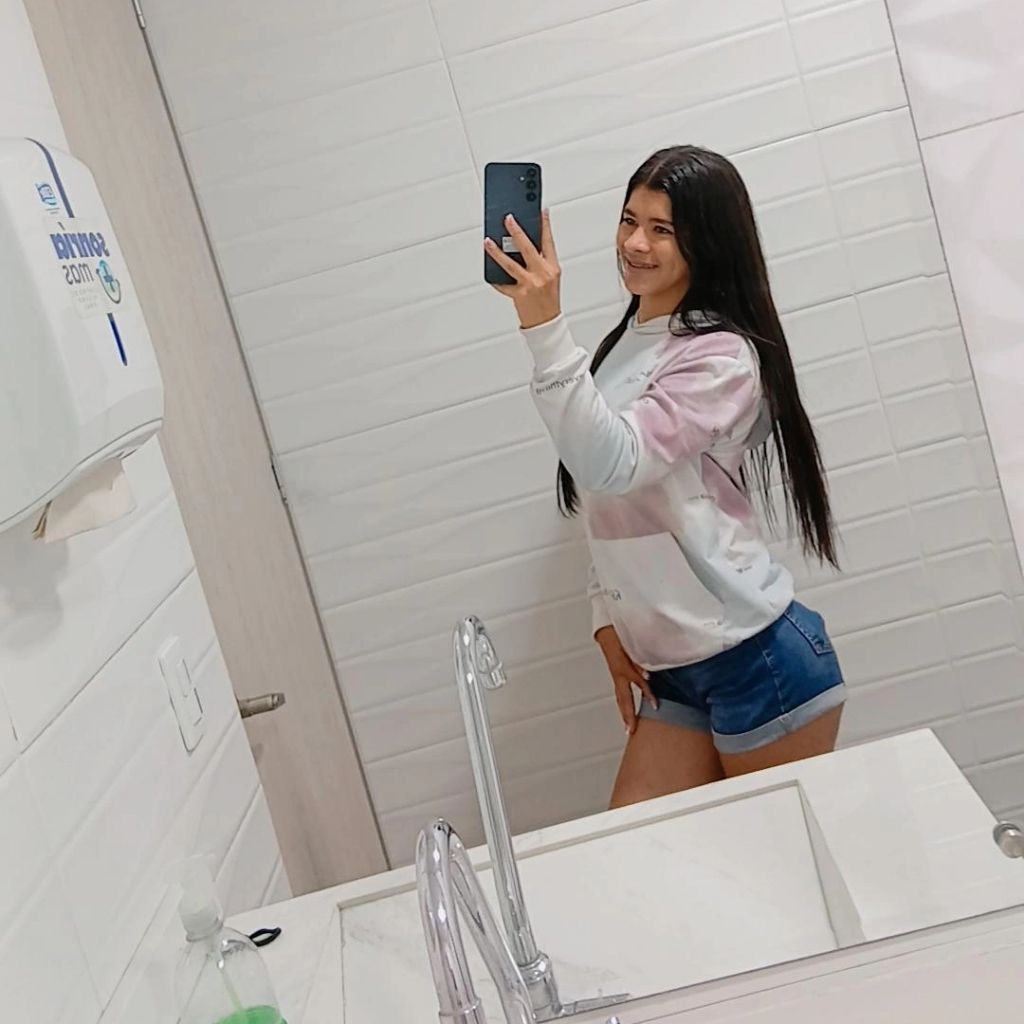 Sophia🤪 from CO on Tango Live