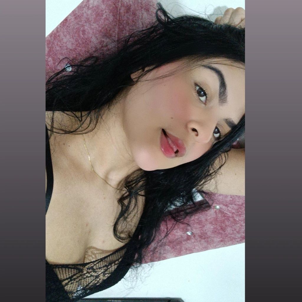 Dani🍒 from CO on Tango Live