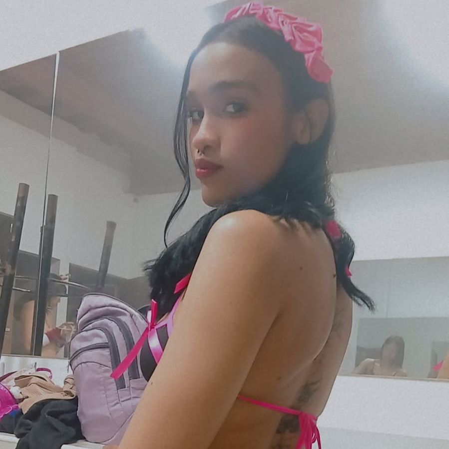Scarlet from CO on Tango Live