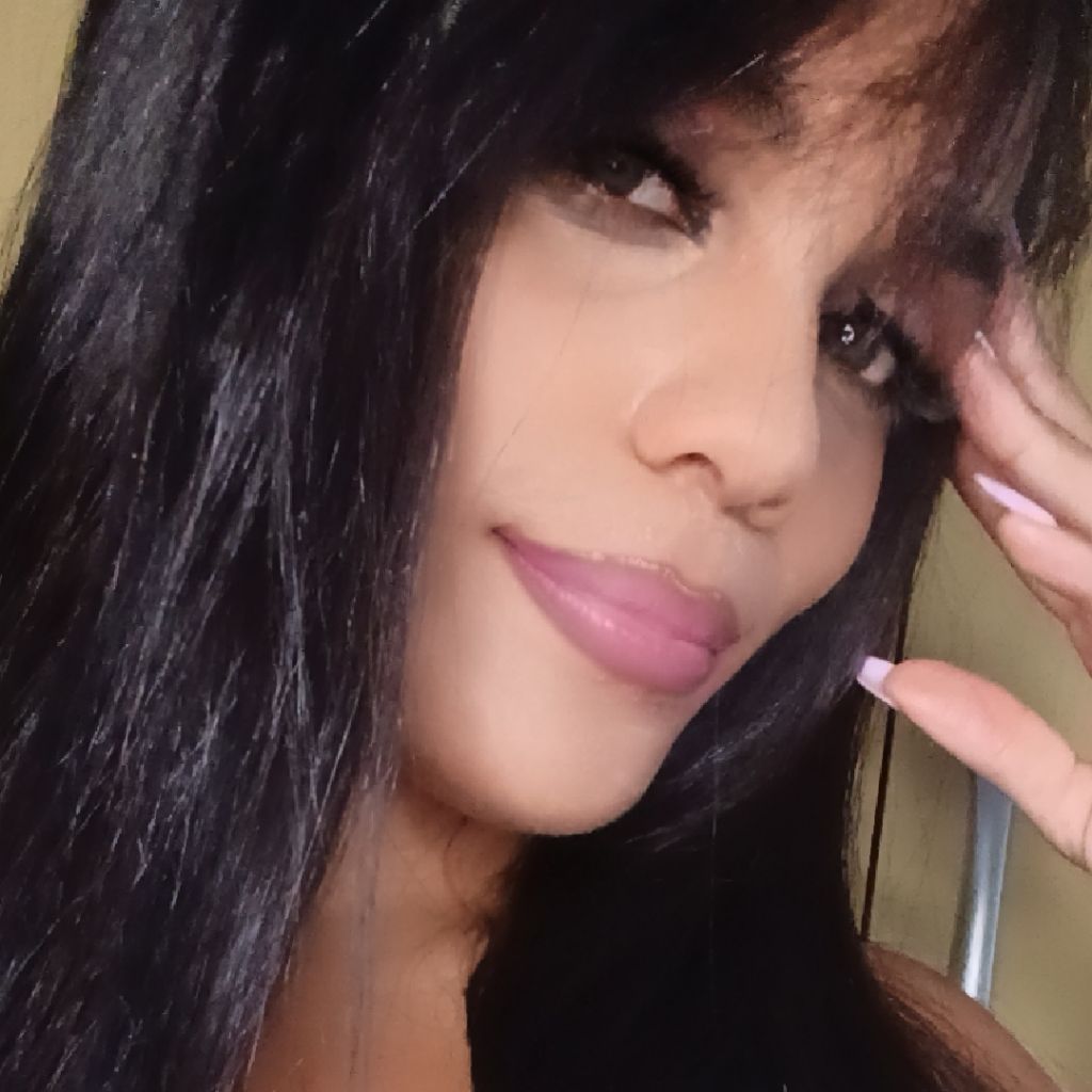 Creamy Brunette on Tango Live