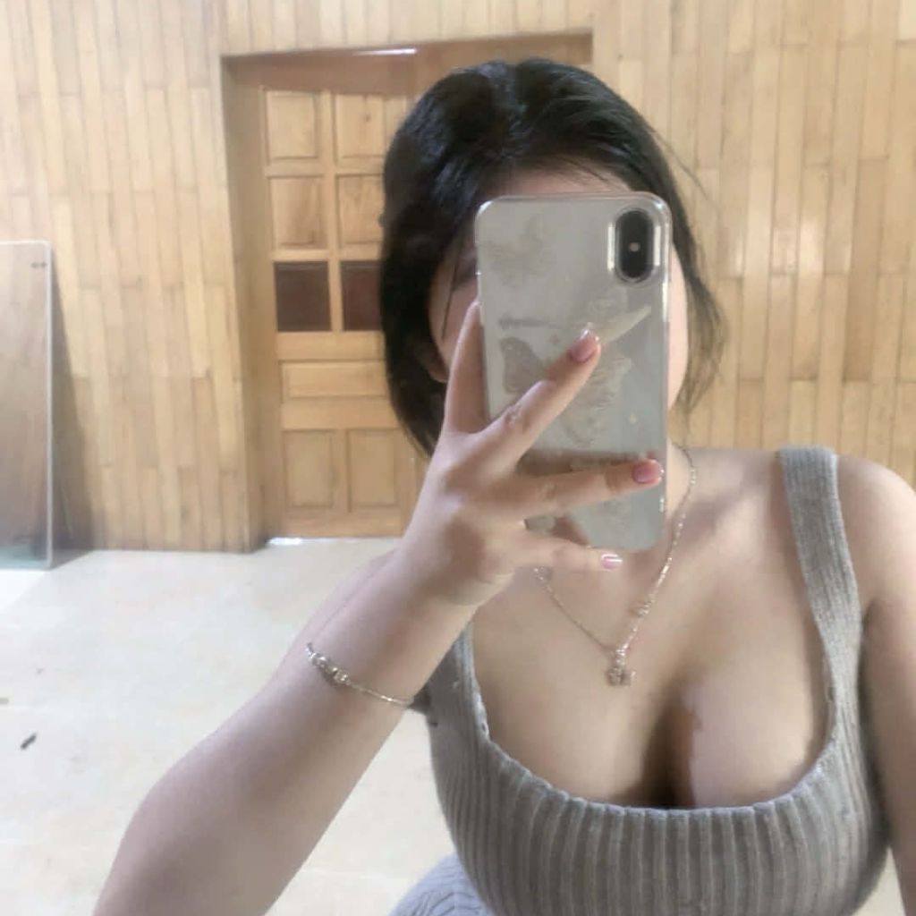 Huyền from VN on Tango Live