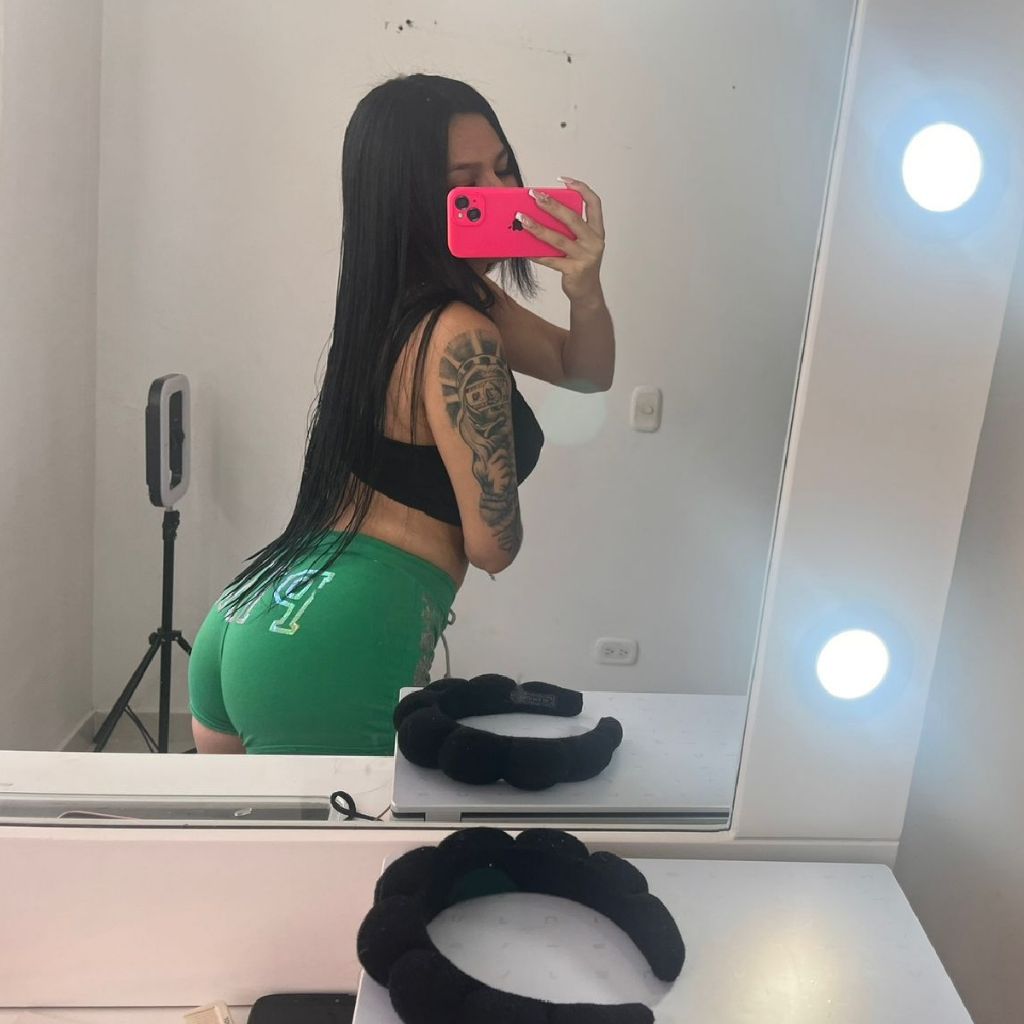 Melany333🖤 from CO on Tango Live