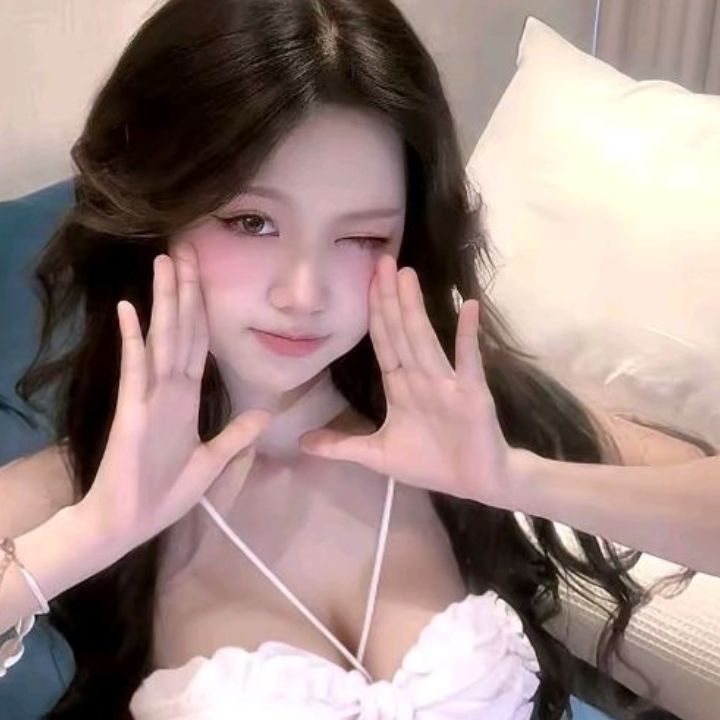 Phương Phương 💋 from VN on Tango Live