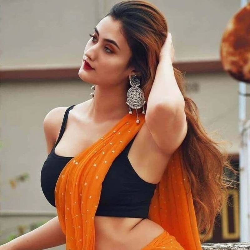 Nayantara_2001 from IN on Tango Live