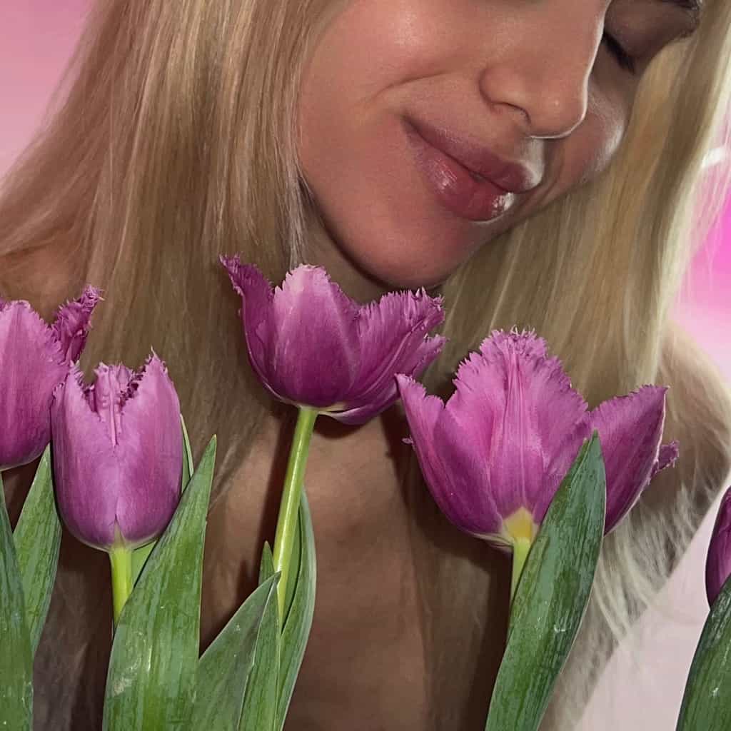 Elya|Tarot Reader🤍🧿 DM ME