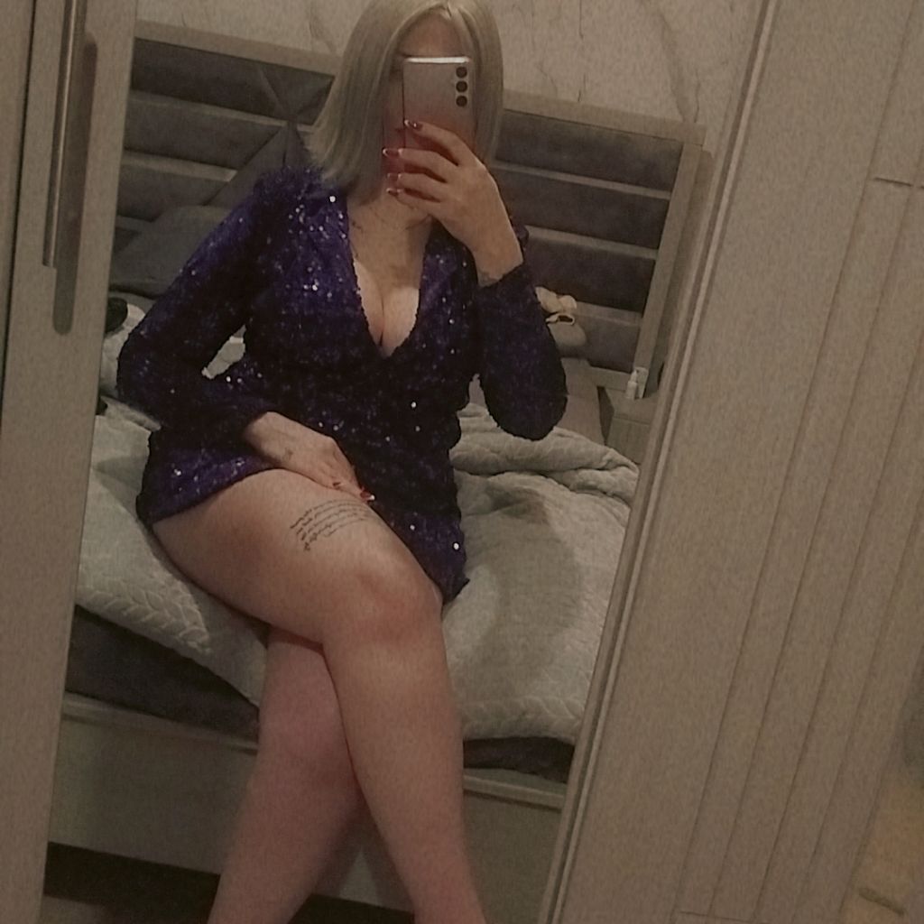 👑Qᵁᴱᴱᴺ👑 from LB on Tango Live
