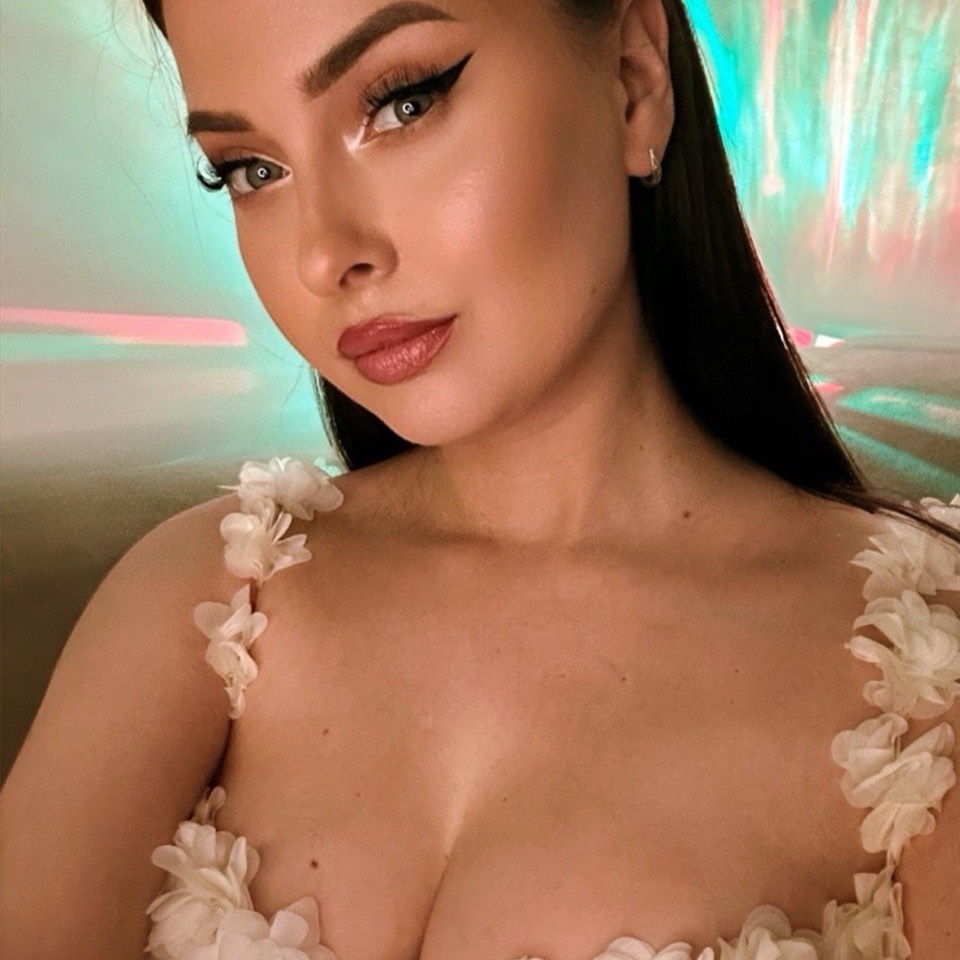Nancy 🕵️♀️ from UA on Tango Live