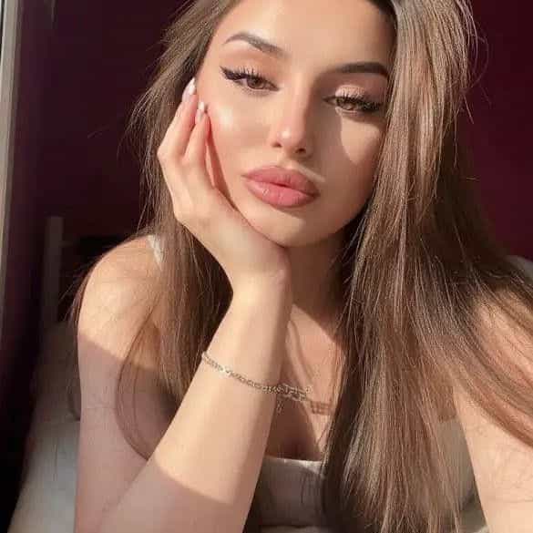 Çiçekli Kız❤️🌸