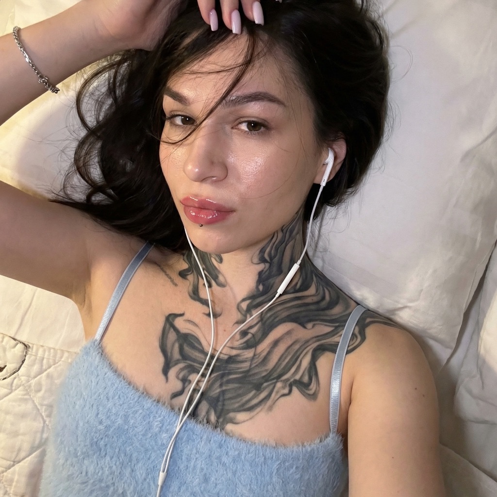 Lira Kitsune from LV on Tango Live