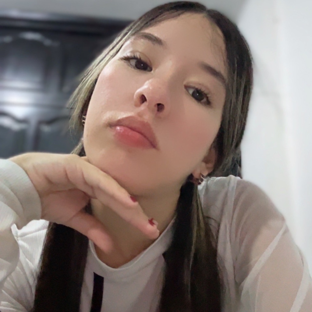 Lucy🌸 from CO on Tango Live