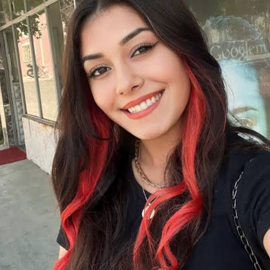 Berna hemşire from TR on Tango Live