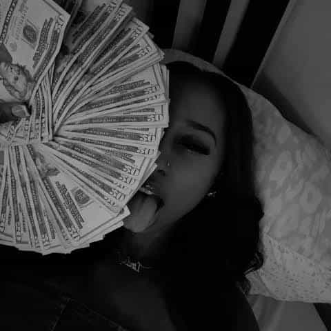 Brown Queen 500k please 🙏