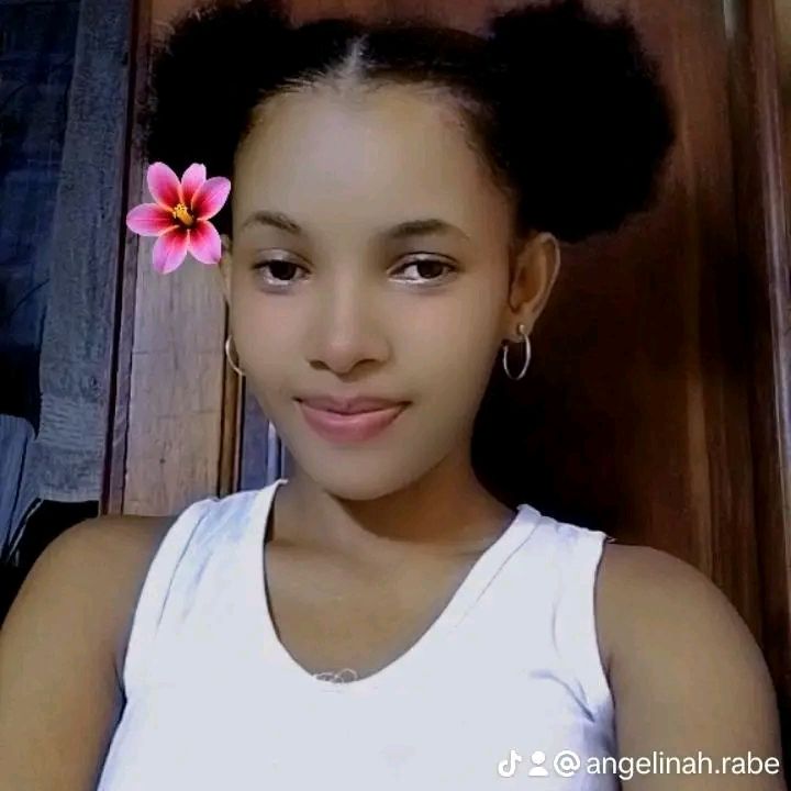 Vanessa paradise 😍 from MG on Tango Live