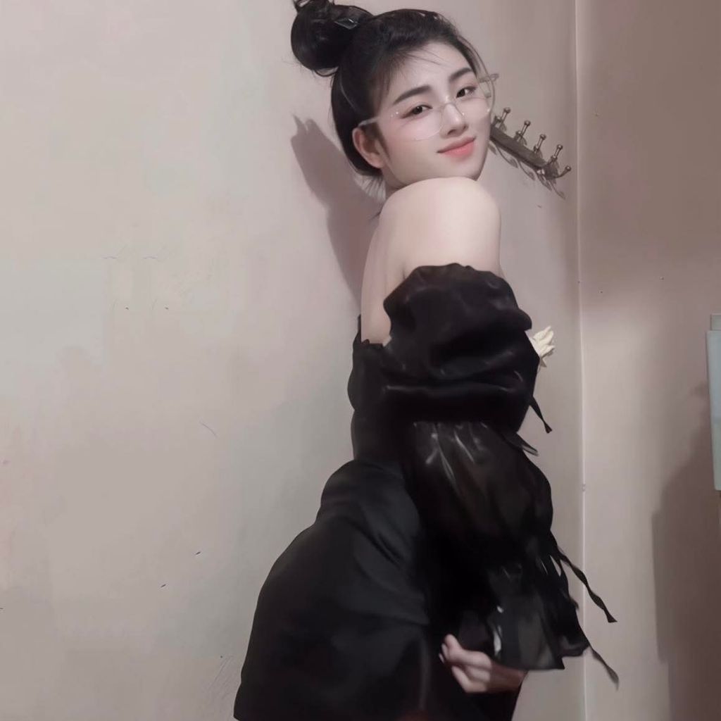 Vi na from VN on Tango Live